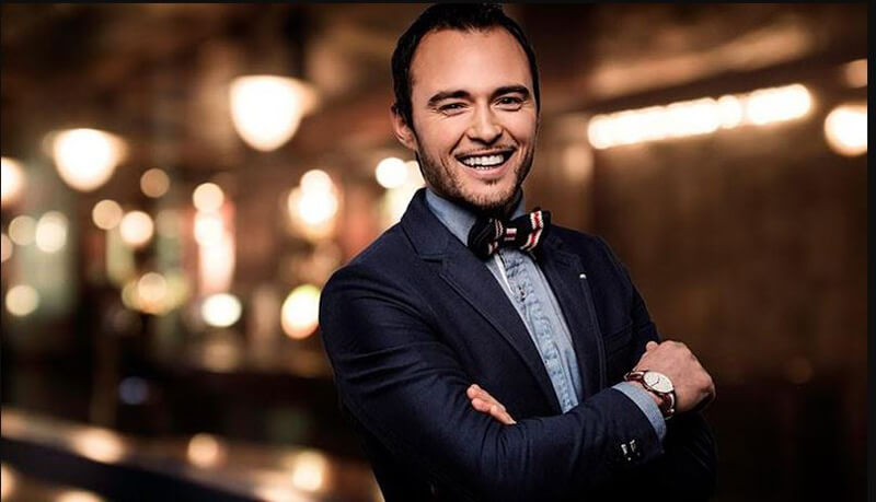 mo-thay-quan-ao-moi-2