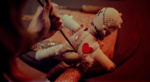 Bùa yêu, ngải yêu và những cách nhận biết siêu chuẩn để tránh bị kẻ xấu bỏ bùa