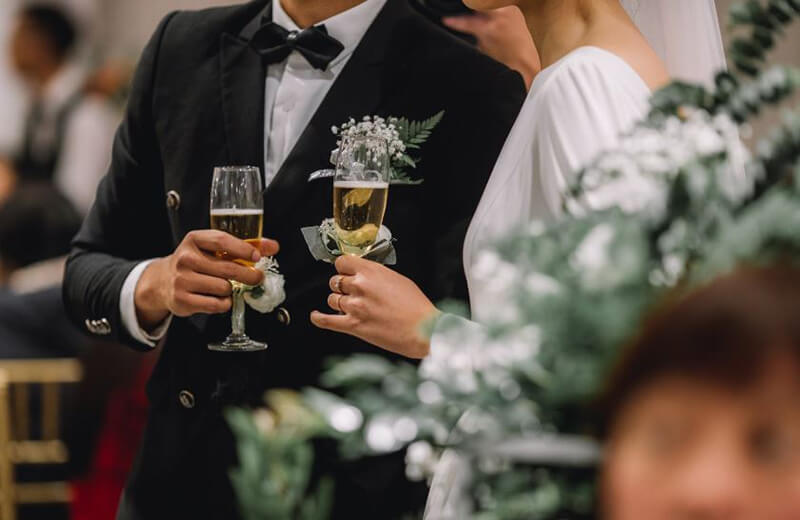 Ném muối, gạo khi đi qua cầu, cô dâu chú rể sẽ không gặp xui xẻo?