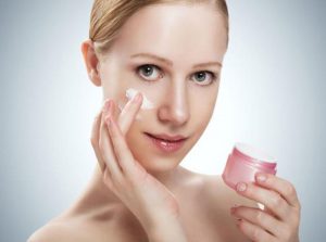 Review: 5 loại kem trị thâm quầng mắt có giá dưới 300 nghìn đồng