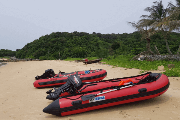 Xuồng cứu hộ tại các khu du lịch